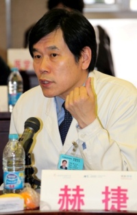 赫捷院长接受媒体问答
